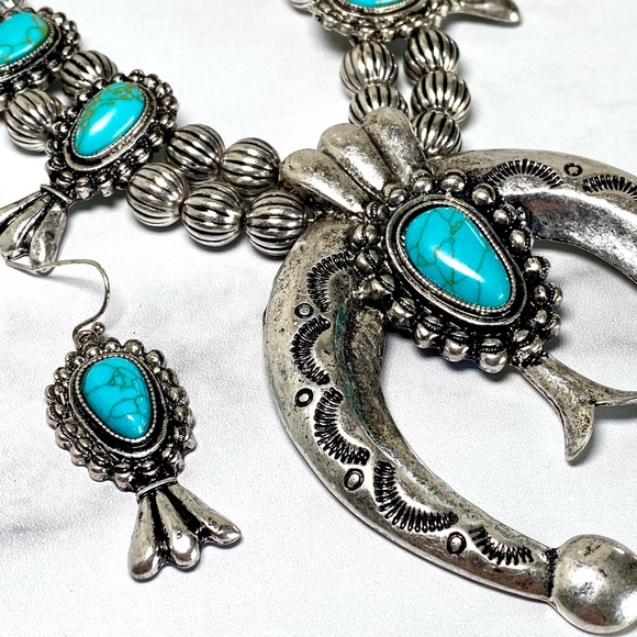 Western Boho Necklace and Earrings Set - Picture 7 of 7